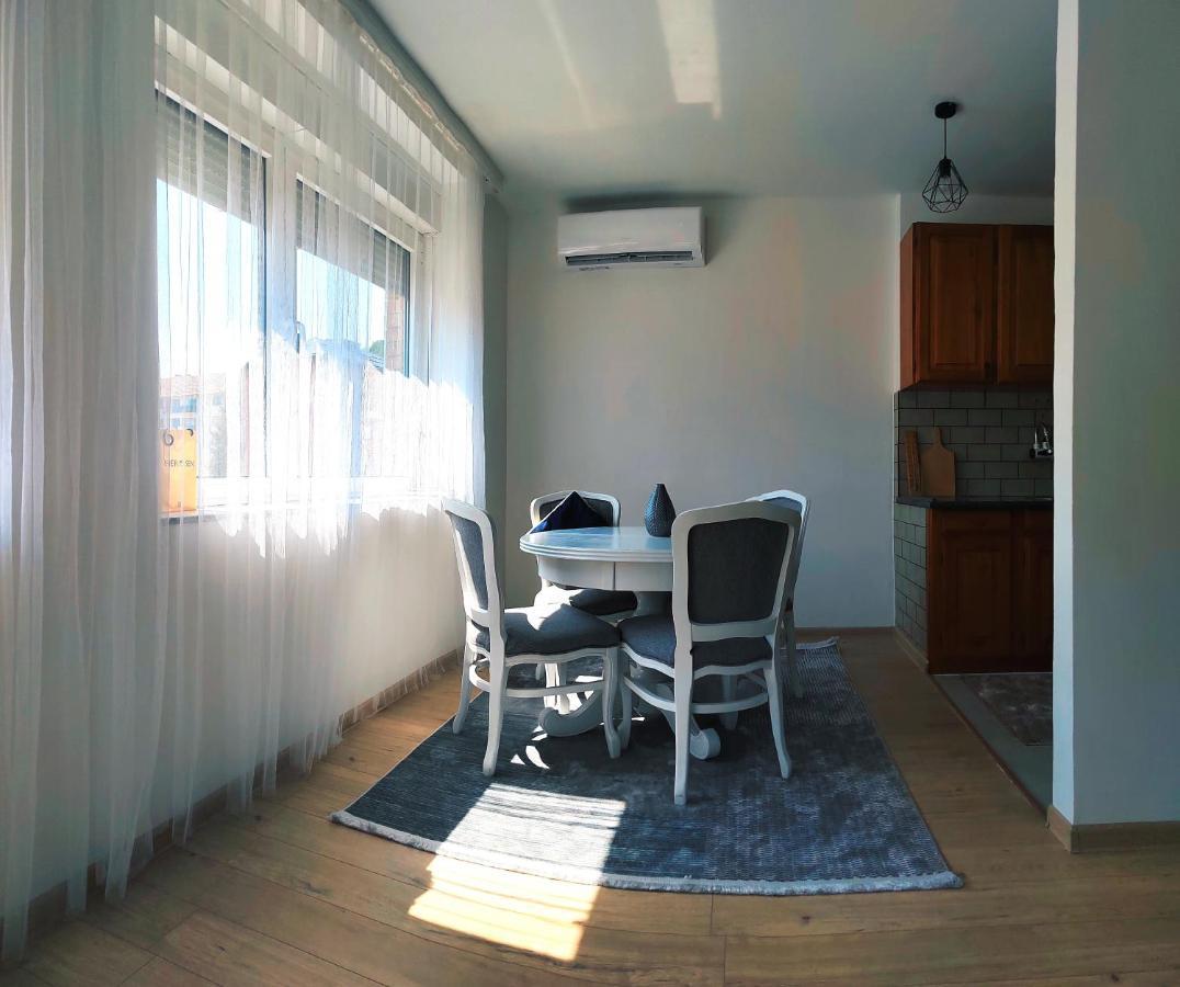 Spacious And Modern Apartment In Town Center كونييتش المظهر الخارجي الصورة