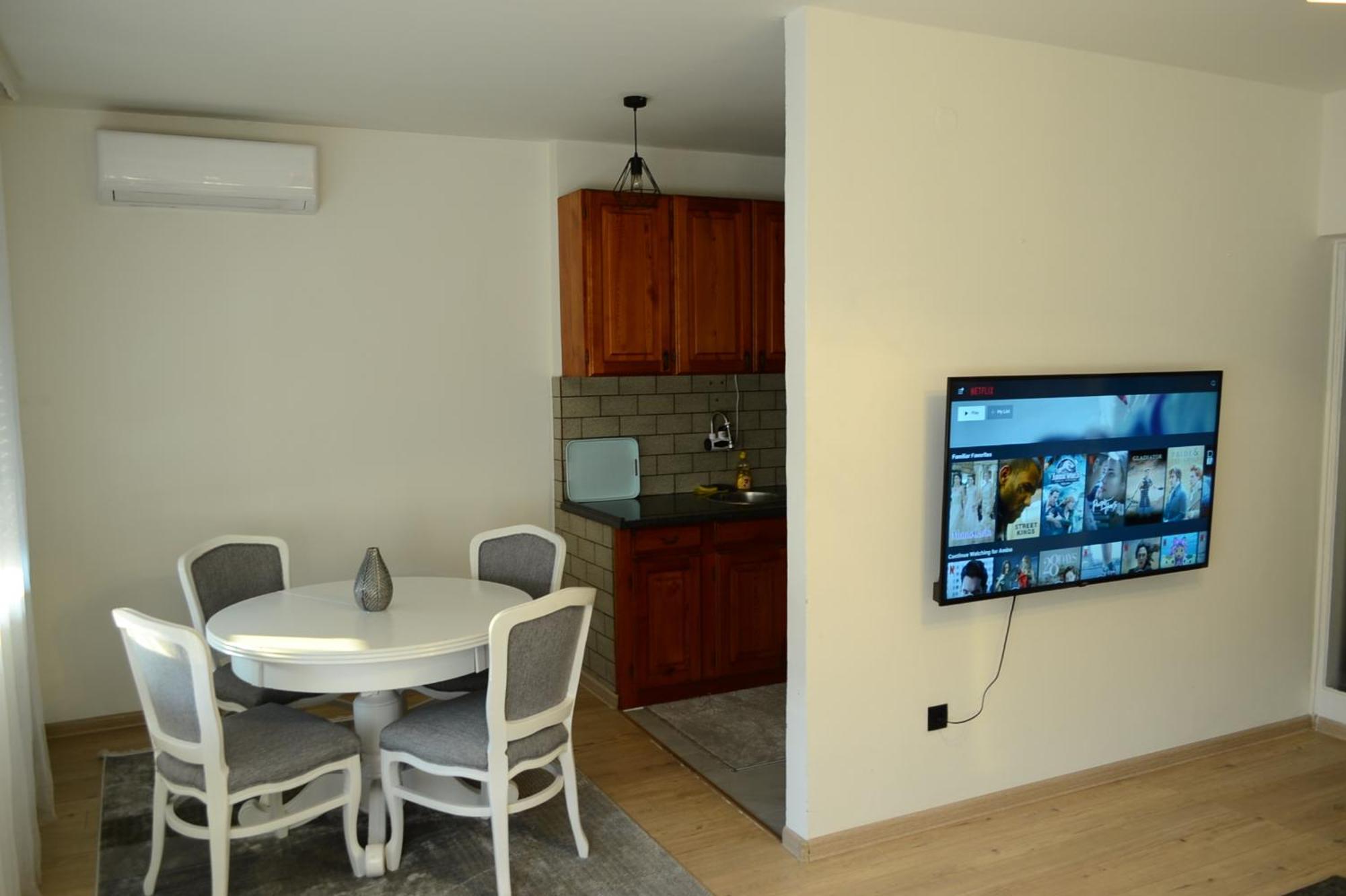 Spacious And Modern Apartment In Town Center كونييتش المظهر الخارجي الصورة