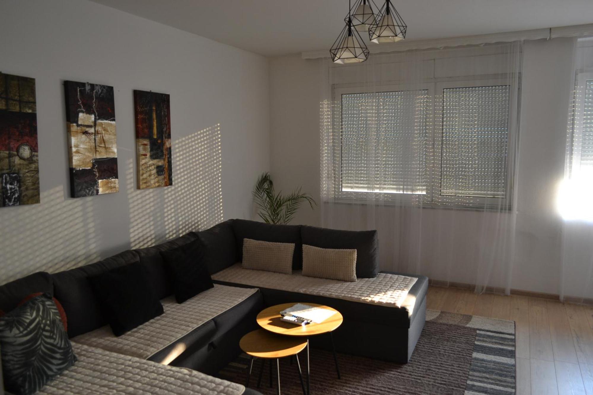 Spacious And Modern Apartment In Town Center كونييتش المظهر الخارجي الصورة