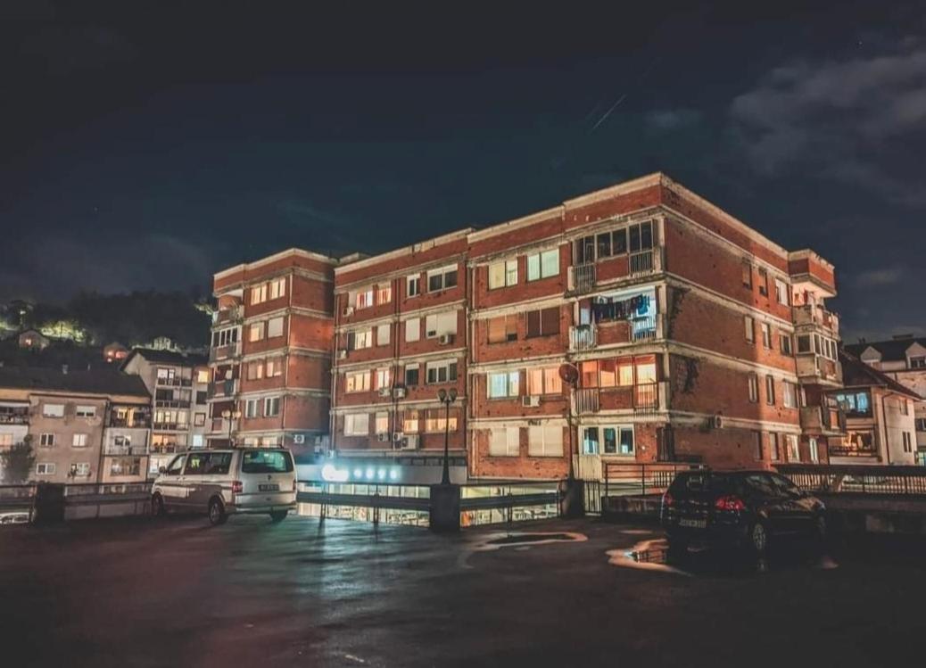 Spacious And Modern Apartment In Town Center كونييتش المظهر الخارجي الصورة