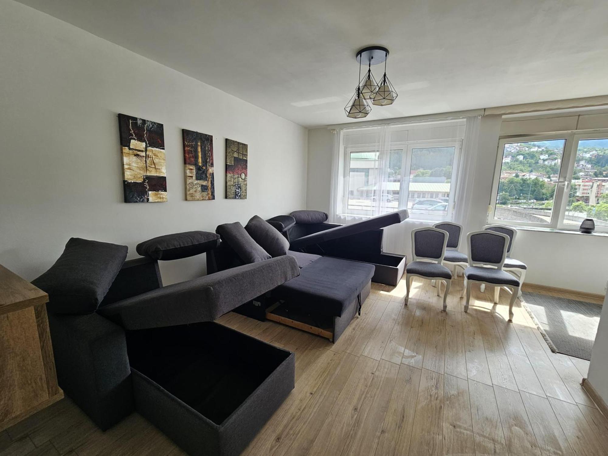 Spacious And Modern Apartment In Town Center كونييتش المظهر الخارجي الصورة
